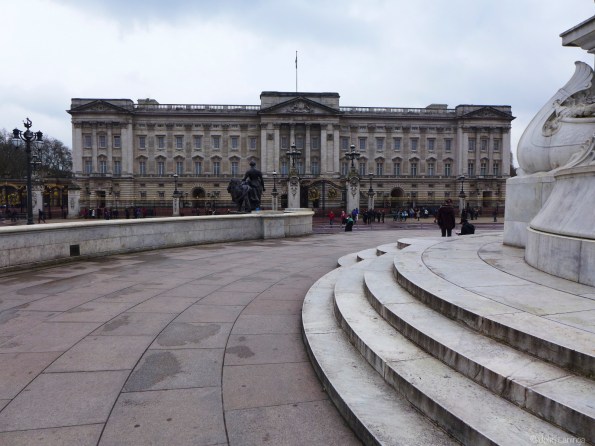 Frontal view of Buckingham Palace