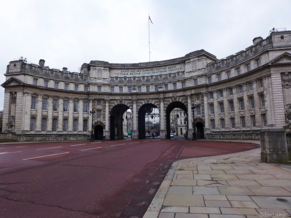 Admiralty Arch, opposite the Buckingham Palace