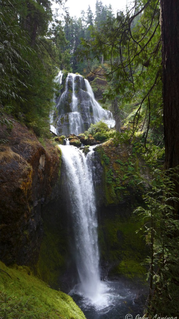 And here is a fukll shot of the Falls.  Both Upper and Lower are visible.