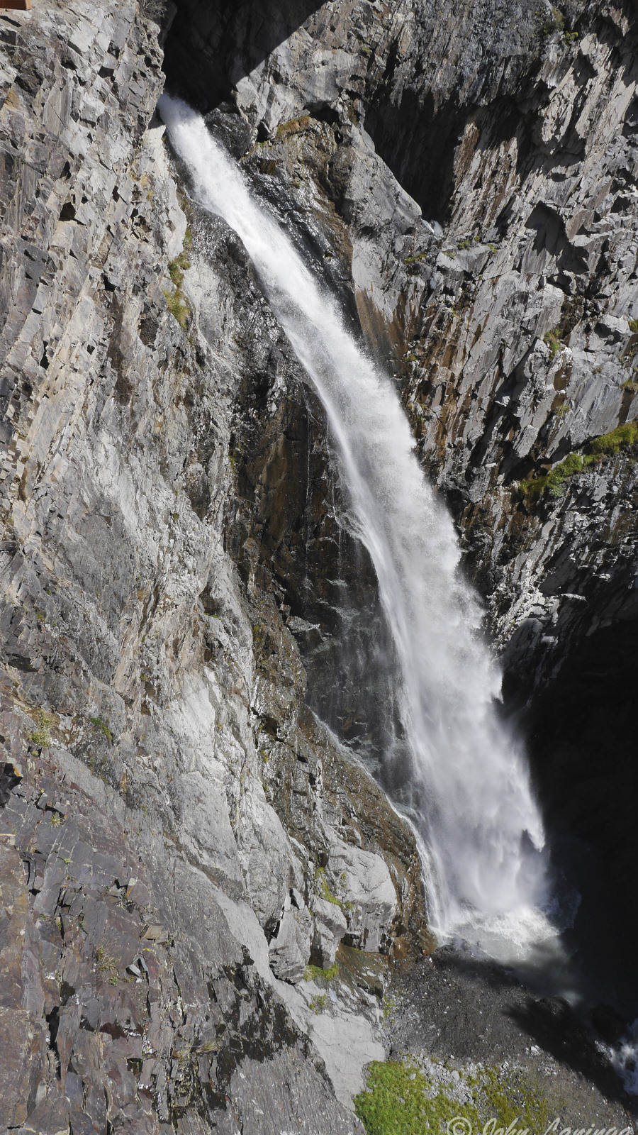 This waterfall is right in one of the sharp bends, and has an overlook to view it... scary!