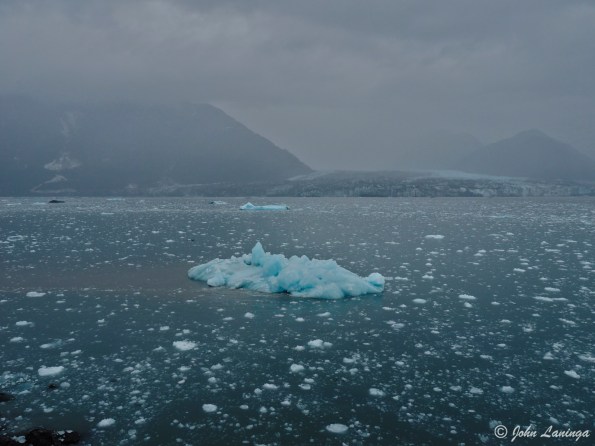 Eerie, being on a boat in the icebergs!