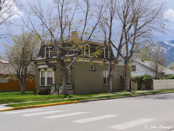 Not sure what this style is-- Cape Code?