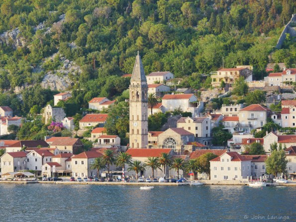 A church in one of the villages along the shore
